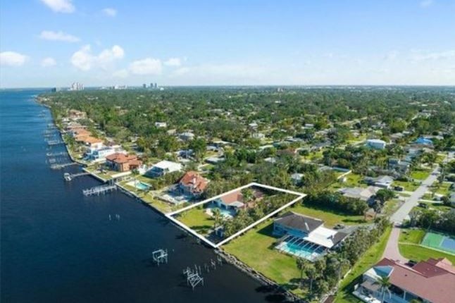 Caloosa View: Community With Access to Private Marina